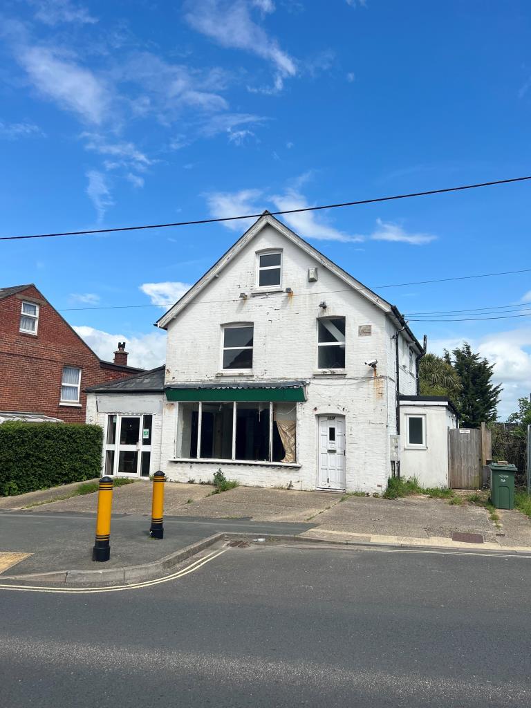 Lot: 104 - THREE STOREY FREEHOLD BUILDING WITH CONSENT FOR RE-DEVELOPMENT - Freehold Building with Consent for Re-Development